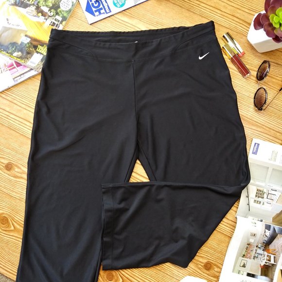 Nike Pants - NIKE FIT DRY activewear capri size XL